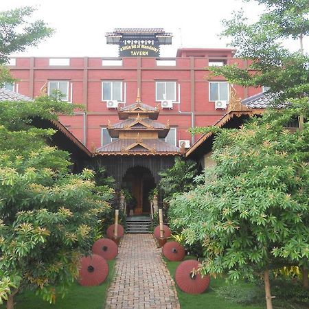 A Little Bit Of Mandalay Tavern Bed & Breakfast Exterior photo