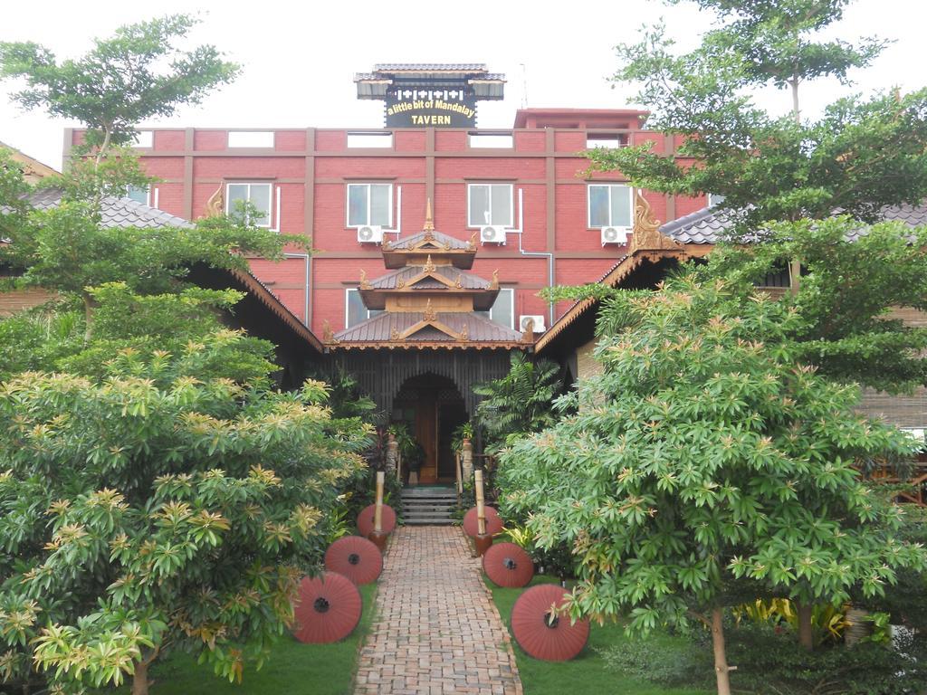 A Little Bit Of Mandalay Tavern Bed & Breakfast Exterior photo