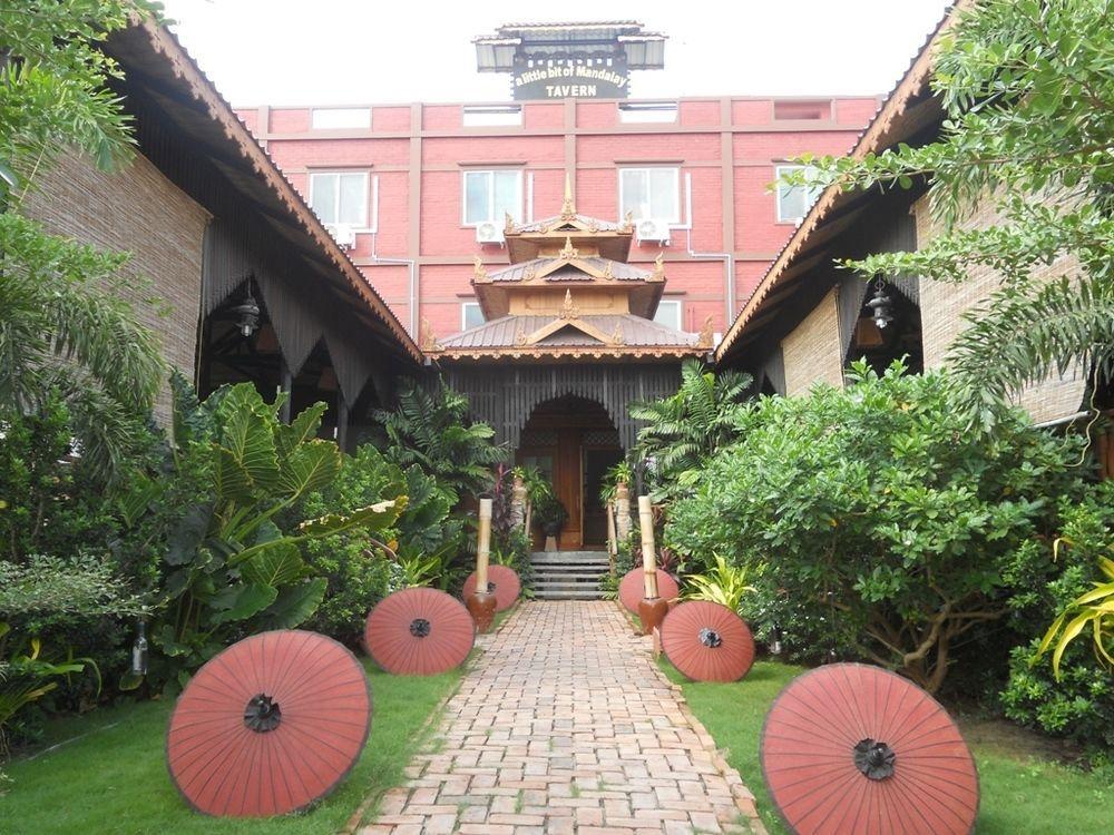 A Little Bit Of Mandalay Tavern Bed & Breakfast Exterior photo